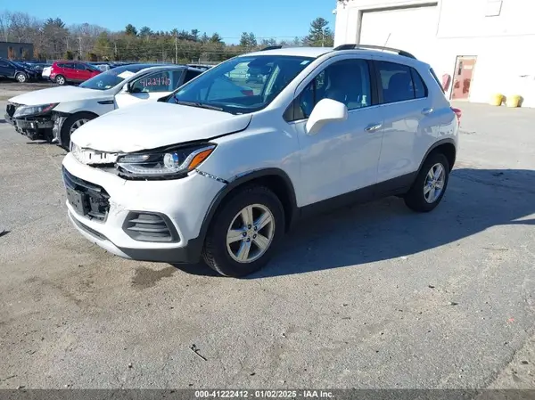 KL7CJPSB8JB704614 2018 CHEVROLET TRAX - Image 2