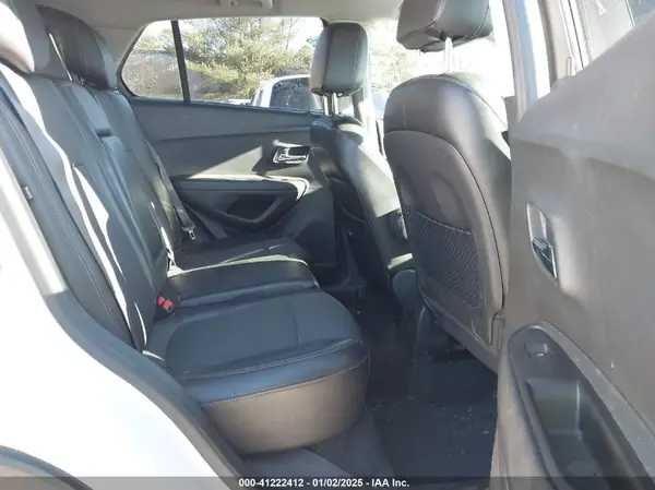 KL7CJPSB8JB704614 2018 CHEVROLET TRAX - Image 8