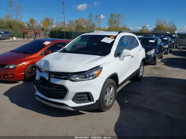 KL7CJPSB8JB707058 2018 CHEVROLET TRAX - Image 2