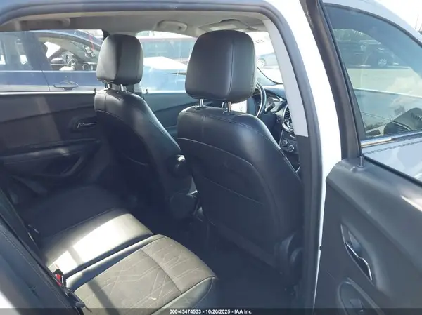 KL7CJPSB8JB707058 2018 CHEVROLET TRAX - Image 8