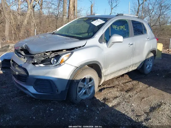 KL7CJPSB8JB710462 2018 CHEVROLET TRAX - Image 2