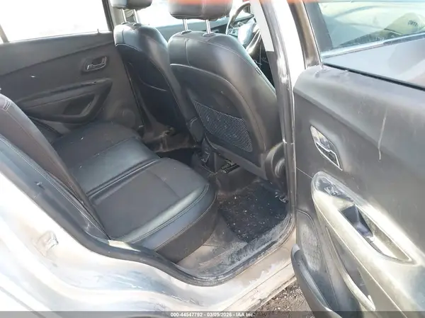 KL7CJPSB8JB710462 2018 CHEVROLET TRAX - Image 8