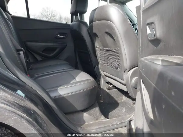 KL7CJPSB8JB710736 2018 CHEVROLET TRAX - Image 8