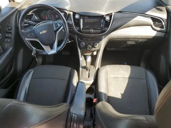 KL7CJPSB8JB714107 2018 CHEVROLET TRAX - Image 8