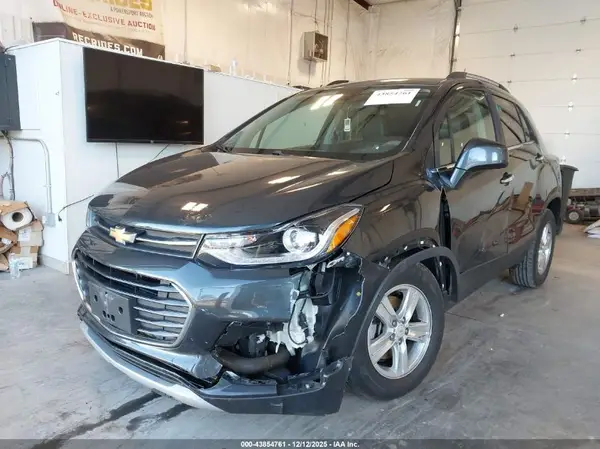 KL7CJPSB8JB714673 2018 CHEVROLET TRAX - Image 2
