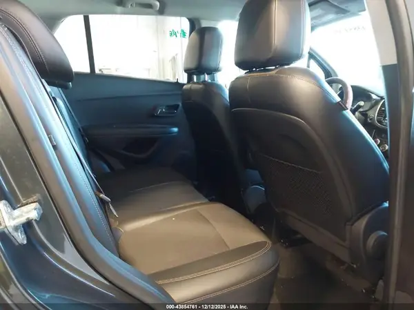KL7CJPSB8JB714673 2018 CHEVROLET TRAX - Image 8