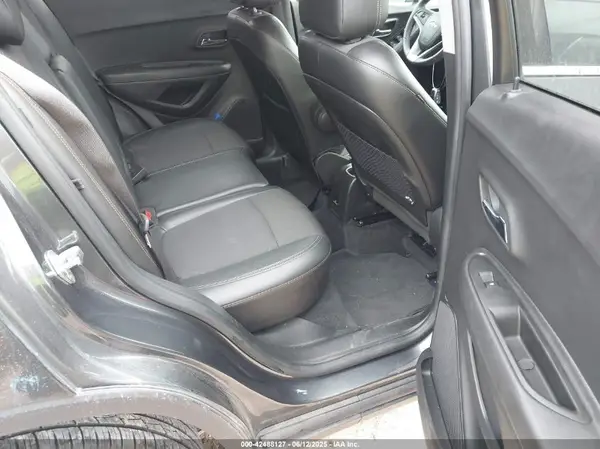 KL7CJPSB8JB725611 2018 CHEVROLET TRAX - Image 8