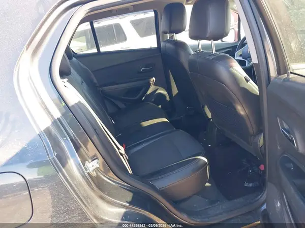 KL7CJPSB8JB726192 2018 CHEVROLET TRAX - Image 8