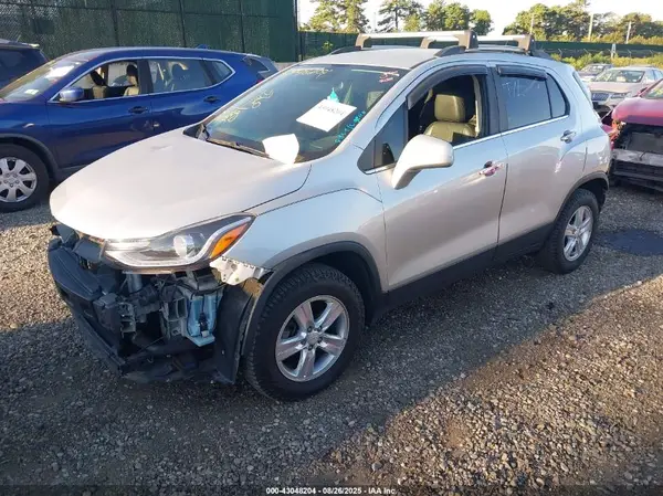 KL7CJPSB8KB757038 2019 CHEVROLET TRAX - Image 2