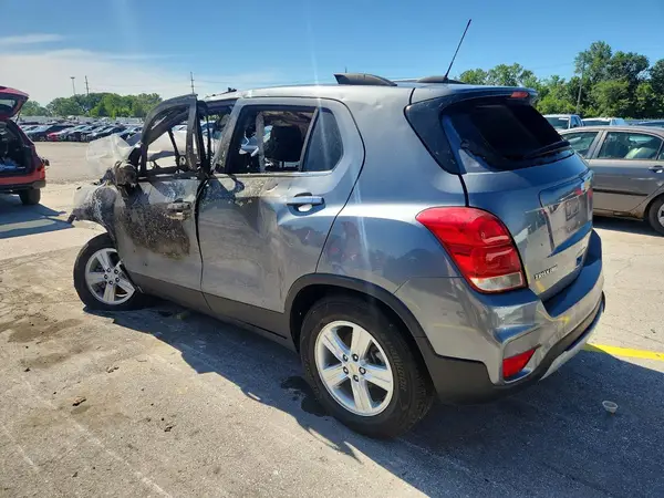 KL7CJPSB8KB809977 2019 CHEVROLET TRAX - Image 2