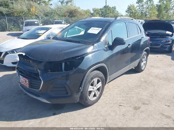 KL7CJPSB8KB813298 2019 CHEVROLET TRAX - Image 2