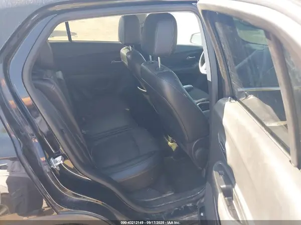 KL7CJPSB8KB813298 2019 CHEVROLET TRAX - Image 8