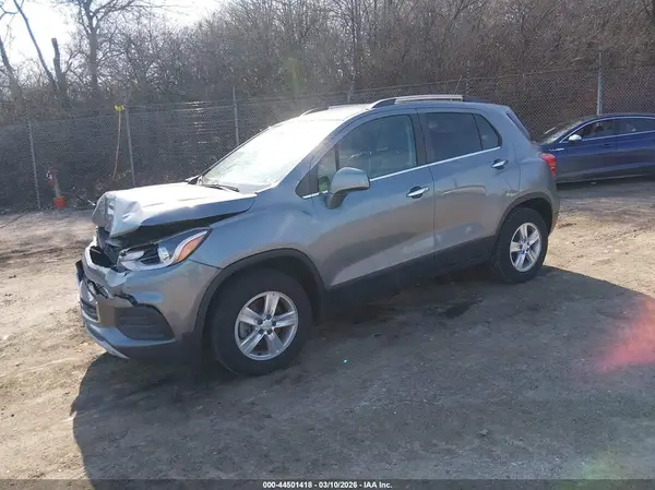 KL7CJPSB8KB826844 2019 CHEVROLET TRAX - Image 2