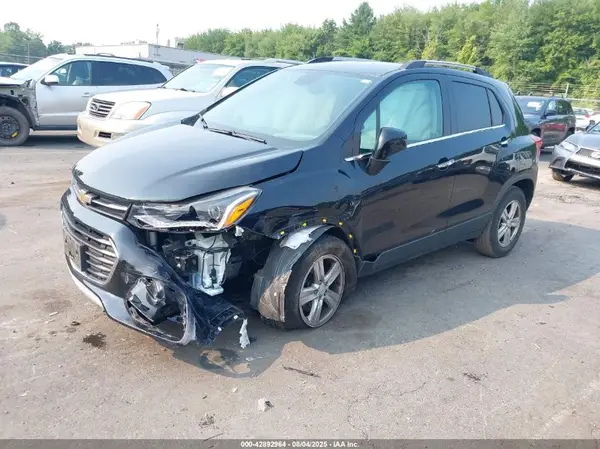 KL7CJPSB8KB829095 2019 CHEVROLET TRAX - Image 2
