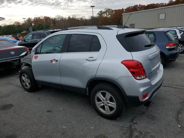 KL7CJPSB8KB838296 2019 CHEVROLET TRAX - Image 2