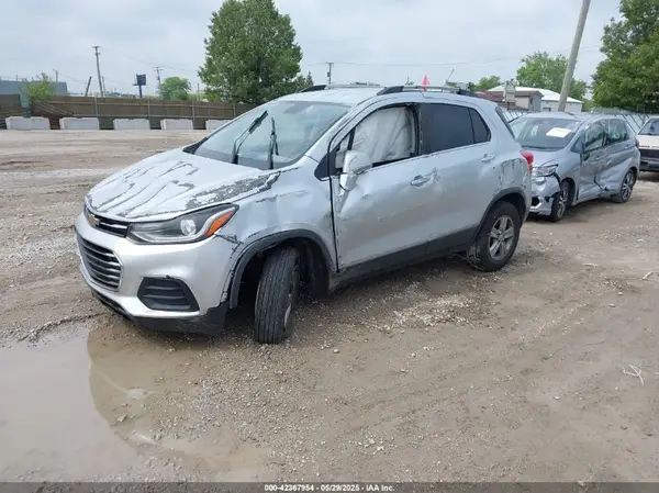 KL7CJPSB8KB842171 2019 CHEVROLET TRAX - Image 2