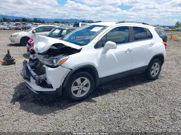 KL7CJPSB8KB871637 2019 CHEVROLET TRAX - Image 2