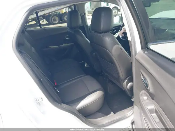 KL7CJPSB8KB871637 2019 CHEVROLET TRAX - Image 8