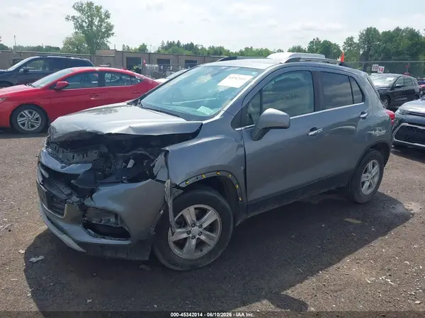 KL7CJPSB8KB878796 2019 CHEVROLET TRAX - Image 2