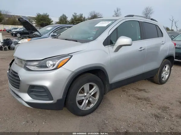 KL7CJPSB8KB887689 2019 CHEVROLET TRAX - Image 2