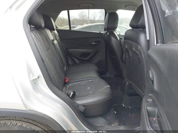 KL7CJPSB8KB887689 2019 CHEVROLET TRAX - Image 8