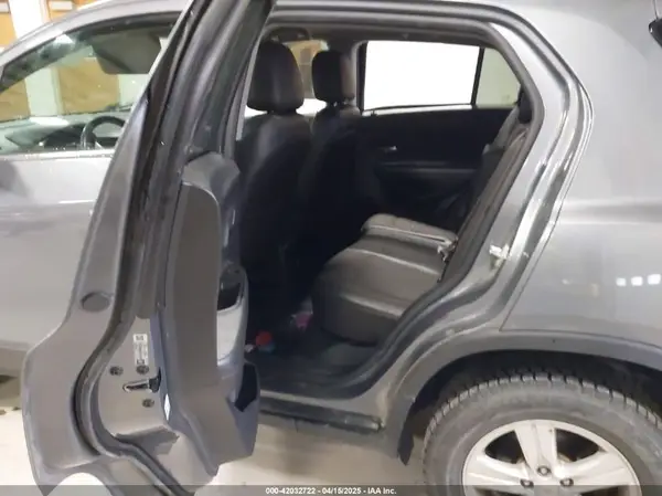 KL7CJPSB8KB937572 2019 CHEVROLET TRAX - Image 8