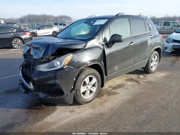 KL7CJPSB8KB944246 2019 CHEVROLET TRAX - Image 2