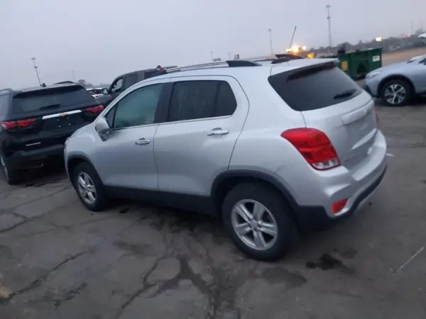 KL7CJPSB8LB002439 2020 CHEVROLET TRAX - Image 2