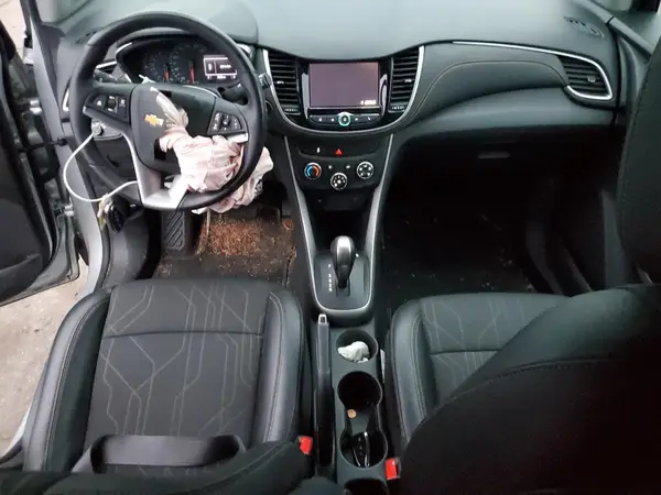 KL7CJPSB8LB002439 2020 CHEVROLET TRAX - Image 8