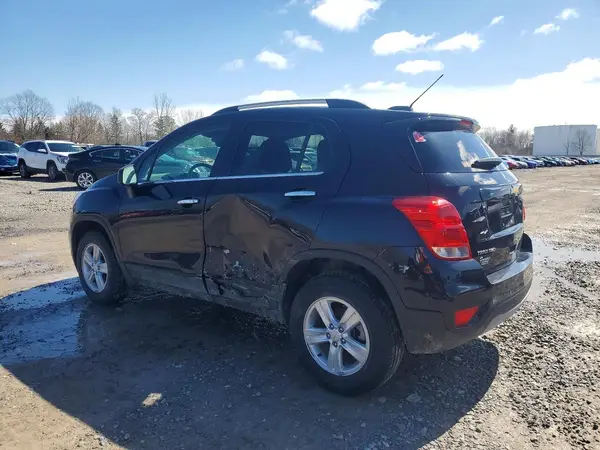 KL7CJPSB8LB002652 2020 CHEVROLET TRAX - Image 2
