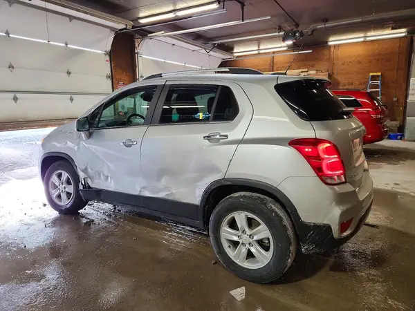 KL7CJPSB8LB033769 2020 CHEVROLET TRAX - Image 2