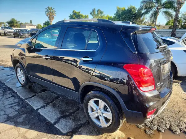 KL7CJPSB8LB087704 2020 CHEVROLET TRAX - Image 2