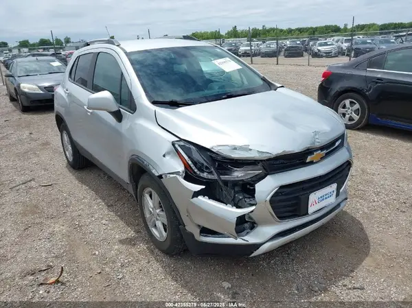 KL7CJPSB8MB305061 2021 CHEVROLET TRAX - Image 1