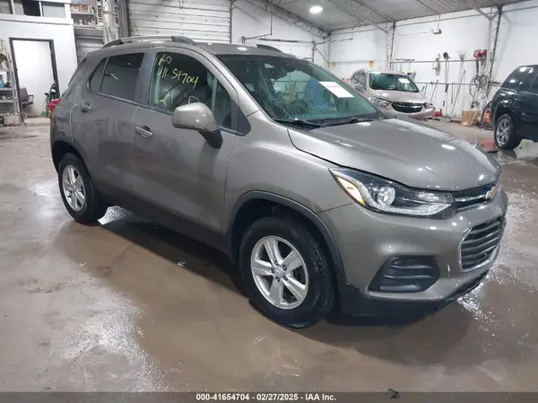 KL7CJPSB8MB308770 2021 CHEVROLET TRAX - Image 1