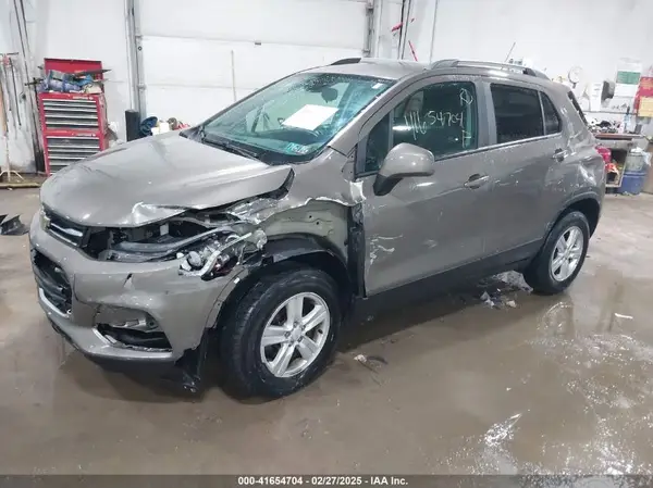 KL7CJPSB8MB308770 2021 CHEVROLET TRAX - Image 2