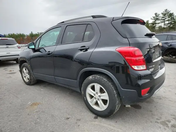 KL7CJPSB8MB309823 2021 CHEVROLET TRAX - Image 2