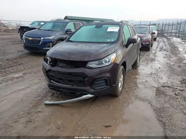 KL7CJPSB8MB319610 2021 CHEVROLET TRAX - Image 2