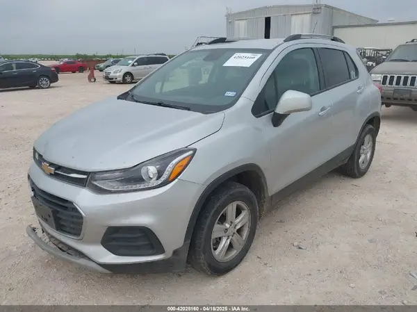 KL7CJPSB8MB321938 2021 CHEVROLET TRAX - Image 2