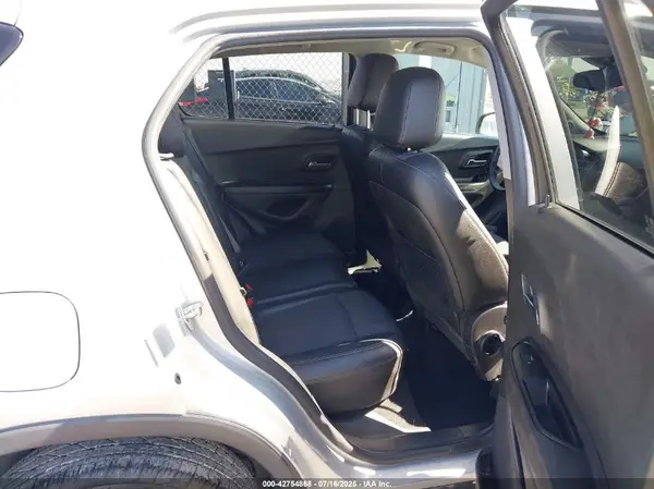 KL7CJPSB8MB322734 2021 CHEVROLET TRAX - Image 8