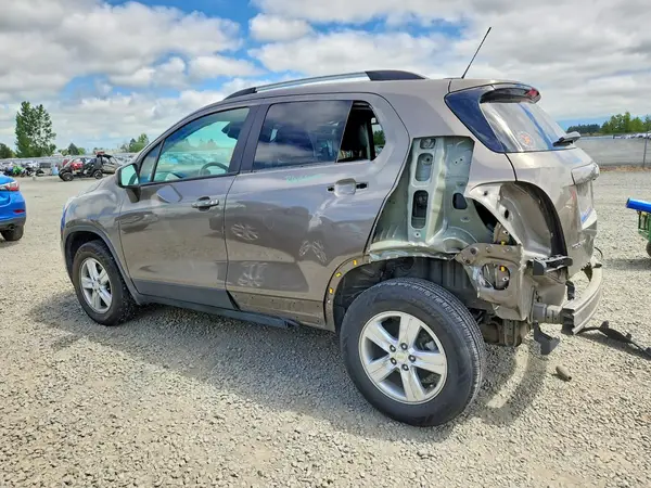 KL7CJPSB8MB323348 2021 CHEVROLET TRAX - Image 2