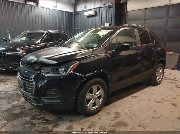 KL7CJPSB8MB328145 2021 CHEVROLET TRAX - Image 2
