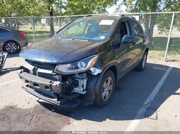 KL7CJPSB8MB333488 2021 CHEVROLET TRAX - Image 2