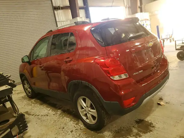 KL7CJPSB8MB339050 2021 CHEVROLET TRAX - Image 2