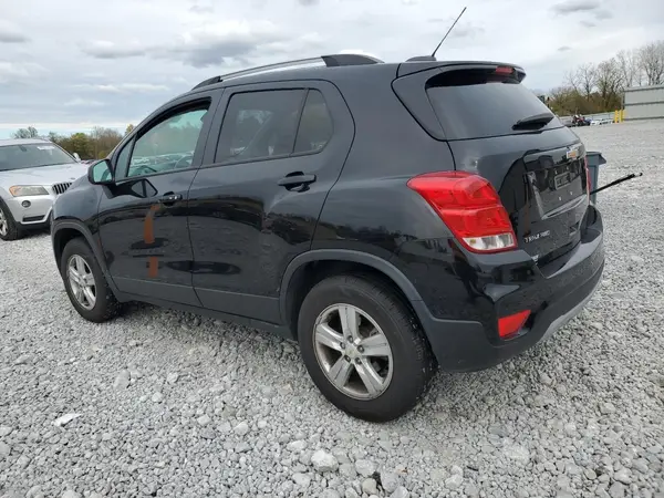 KL7CJPSB8MB339632 2021 CHEVROLET TRAX - Image 2