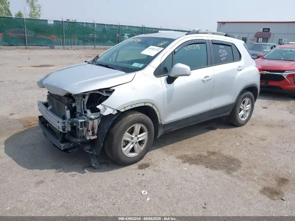 KL7CJPSB8MB344569 2021 CHEVROLET TRAX - Image 2