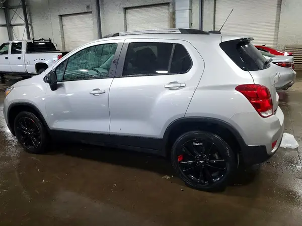 KL7CJPSB8MB345561 2021 CHEVROLET TRAX - Image 2