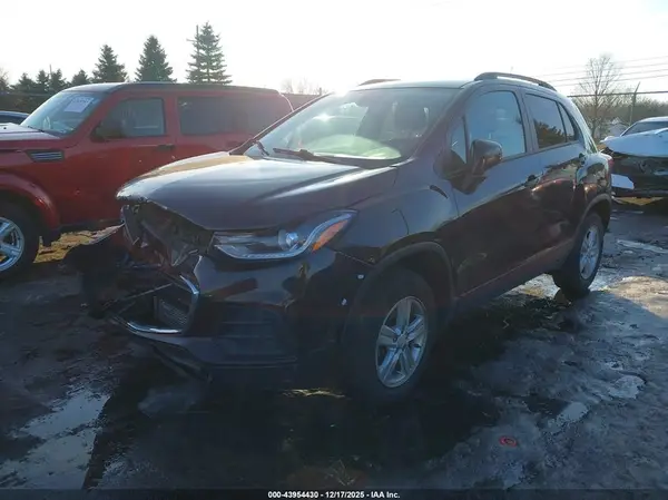 KL7CJPSB8MB346306 2021 CHEVROLET TRAX - Image 2