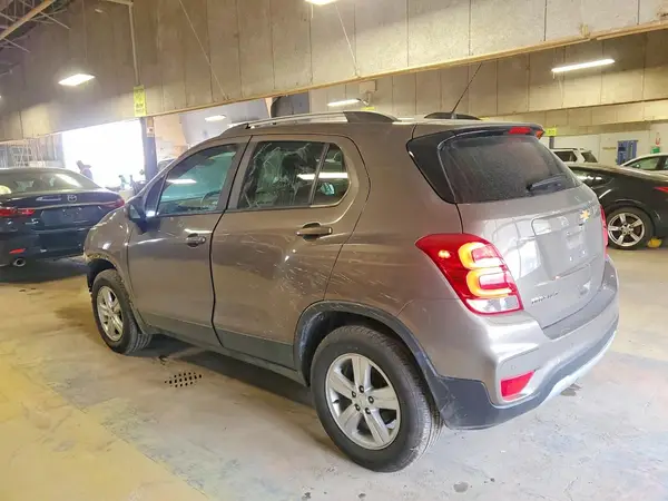 KL7CJPSB8MB347276 2021 CHEVROLET TRAX - Image 2