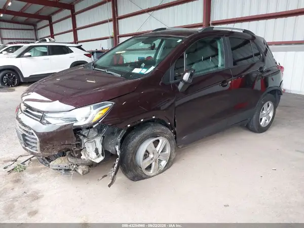 KL7CJPSB8MB349867 2021 CHEVROLET TRAX - Image 2