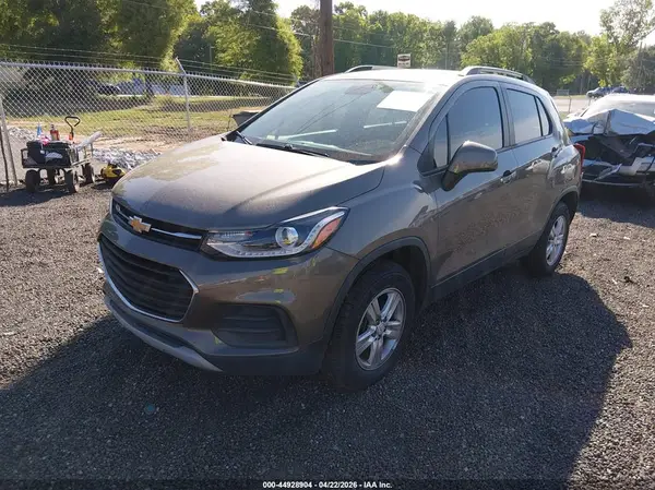 KL7CJPSB8MB354860 2021 CHEVROLET TRAX - Image 2